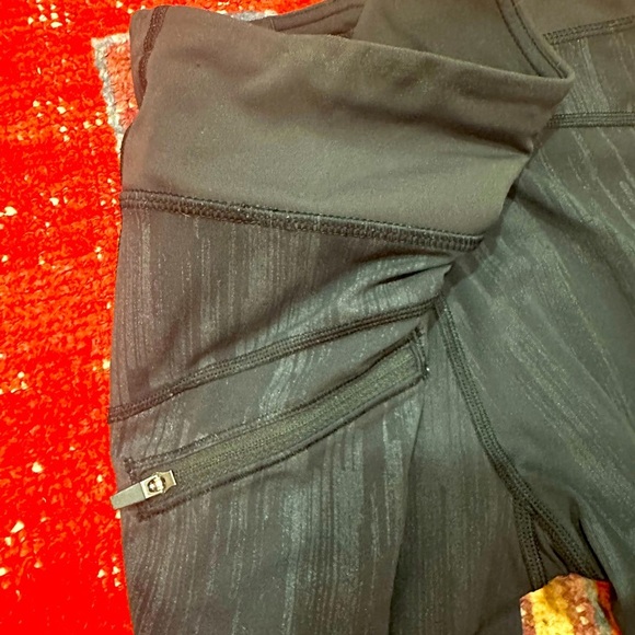 LULULEMON grey/black cropped printed leggings sz 6 - Picture 7 of 9